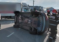 Accident rutier la Dej! O mașină s-a răsturnat pe strada Vâlcele